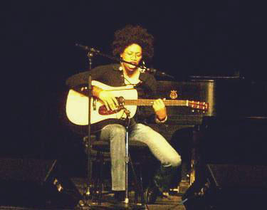 rachelleguitar.jpg